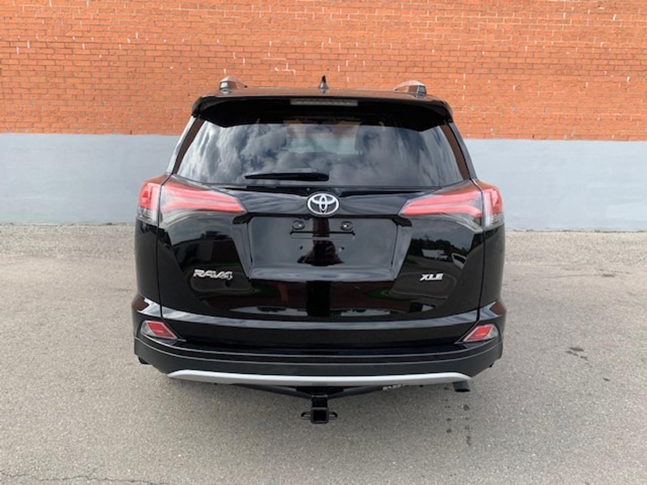 2016 Toyota RAV4 XLE Photo