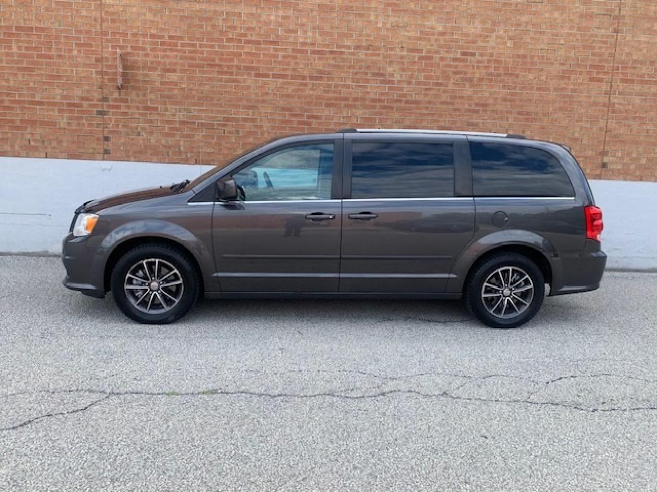 2017 Dodge Grand Caravan SXT Premium Plus Photo