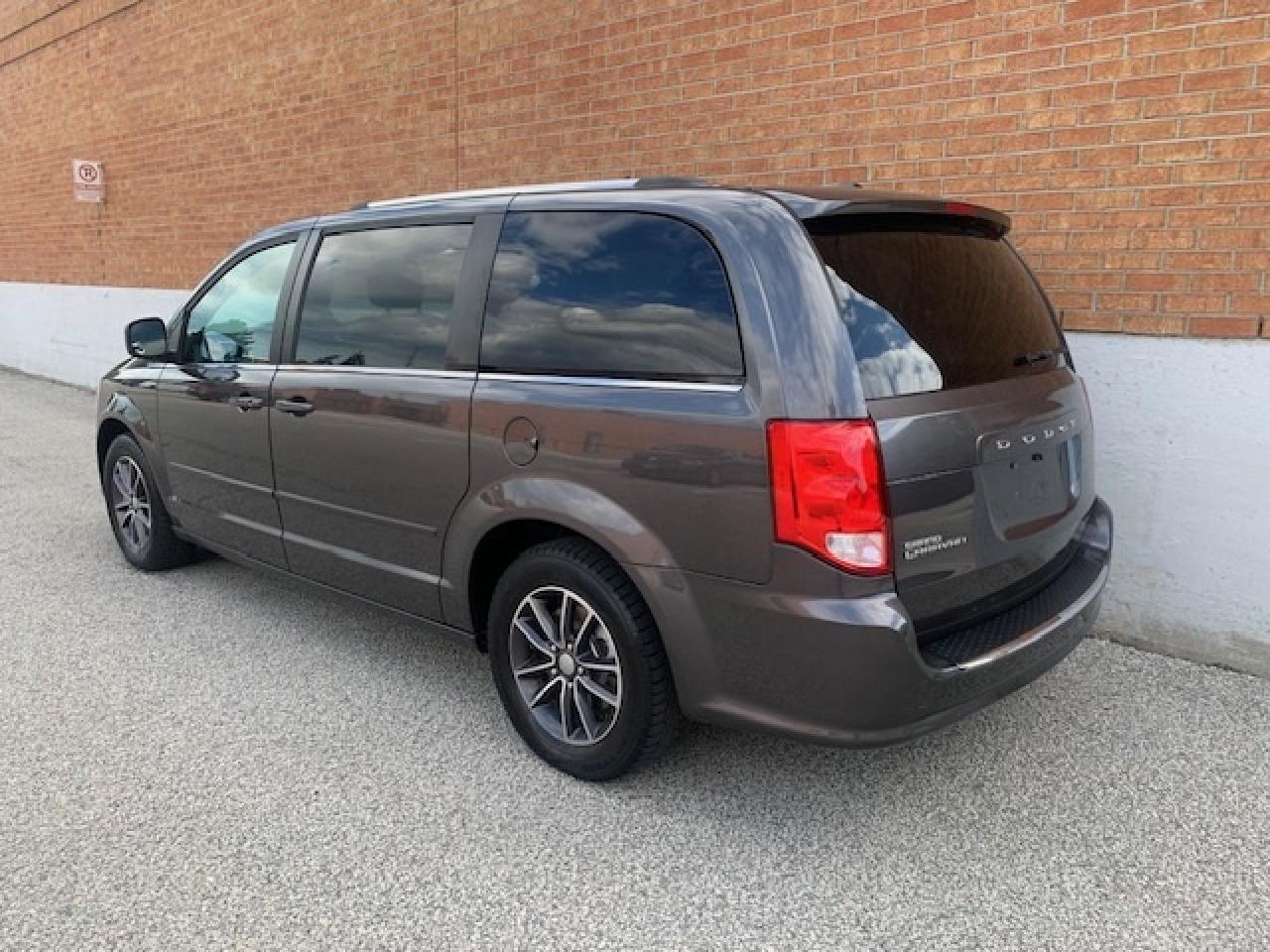 2017 Dodge Grand Caravan SXT Premium Plus Photo