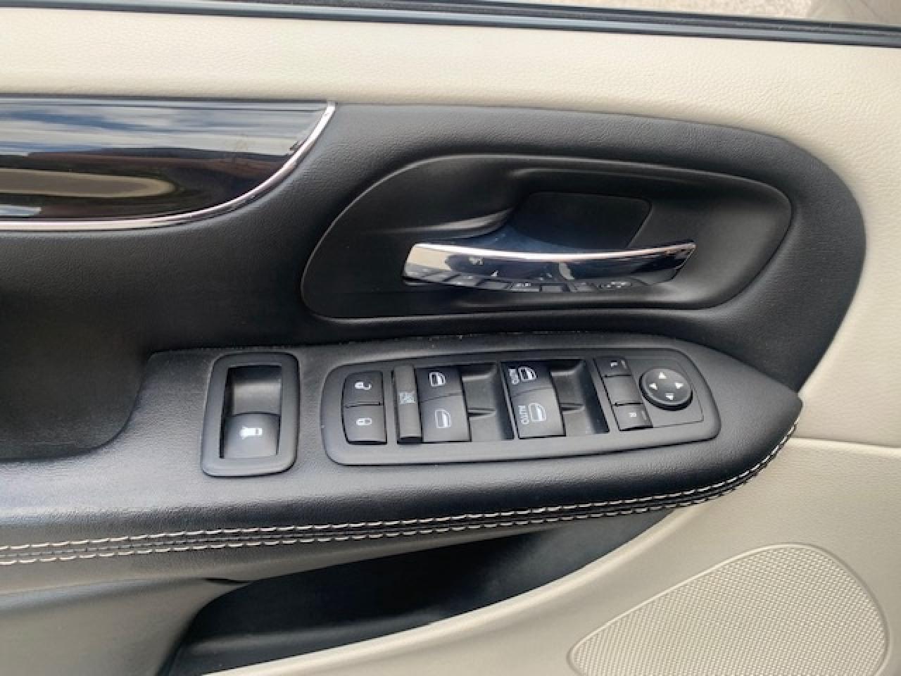 2017 Dodge Grand Caravan SXT Premium Plus Photo