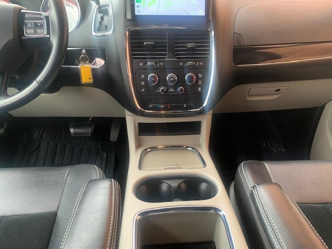 2017 Dodge Grand Caravan SXT Premium Plus Photo