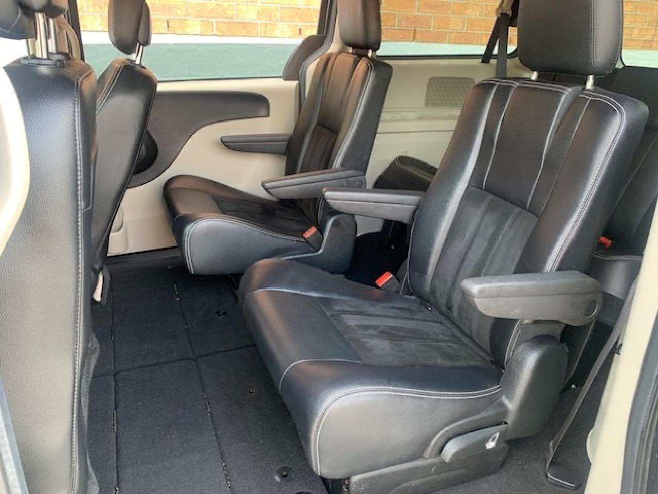 2017 Dodge Grand Caravan SXT Premium Plus Photo