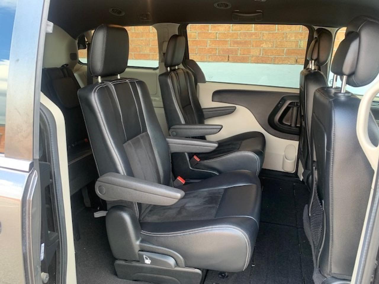 2017 Dodge Grand Caravan SXT Premium Plus Photo