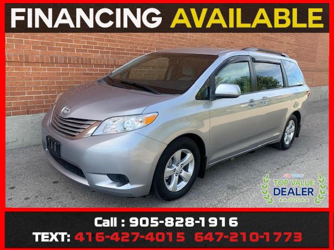 2015 Toyota Sienna LE Photo0
