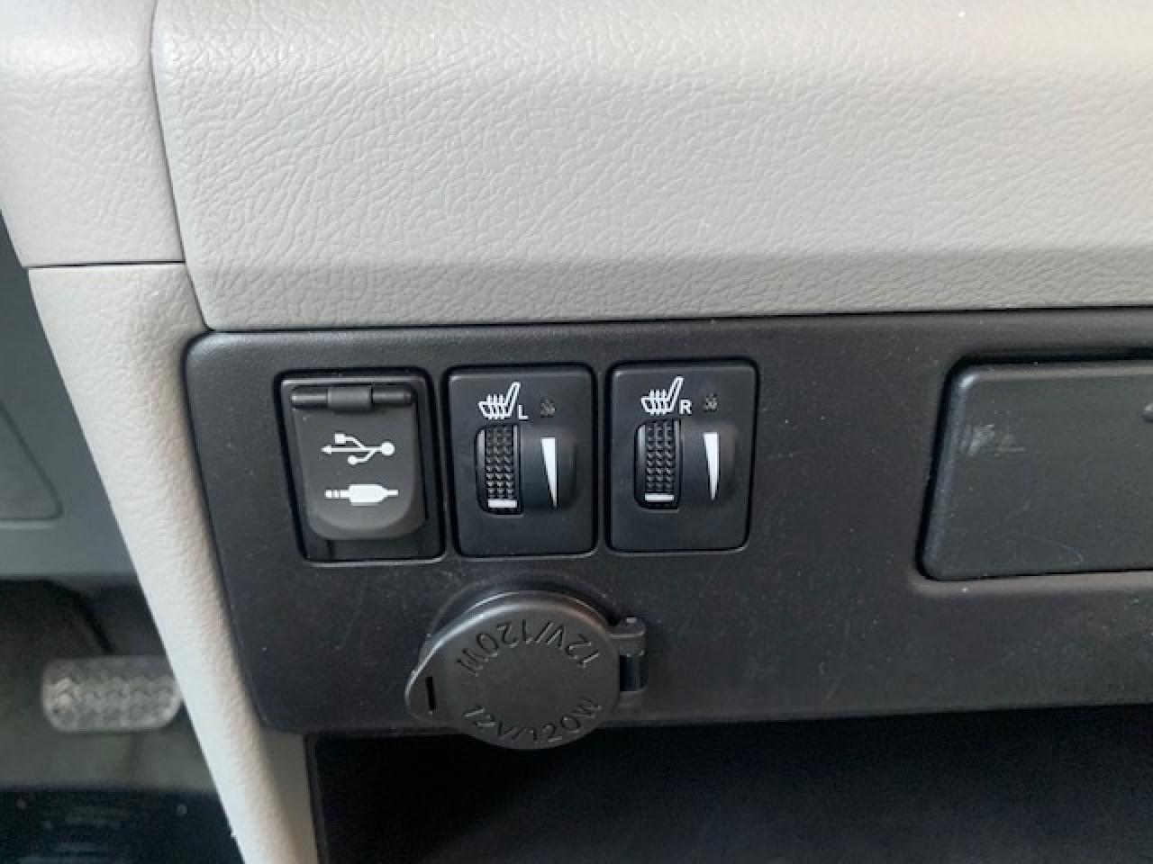 2015 Toyota Sienna LE Photo