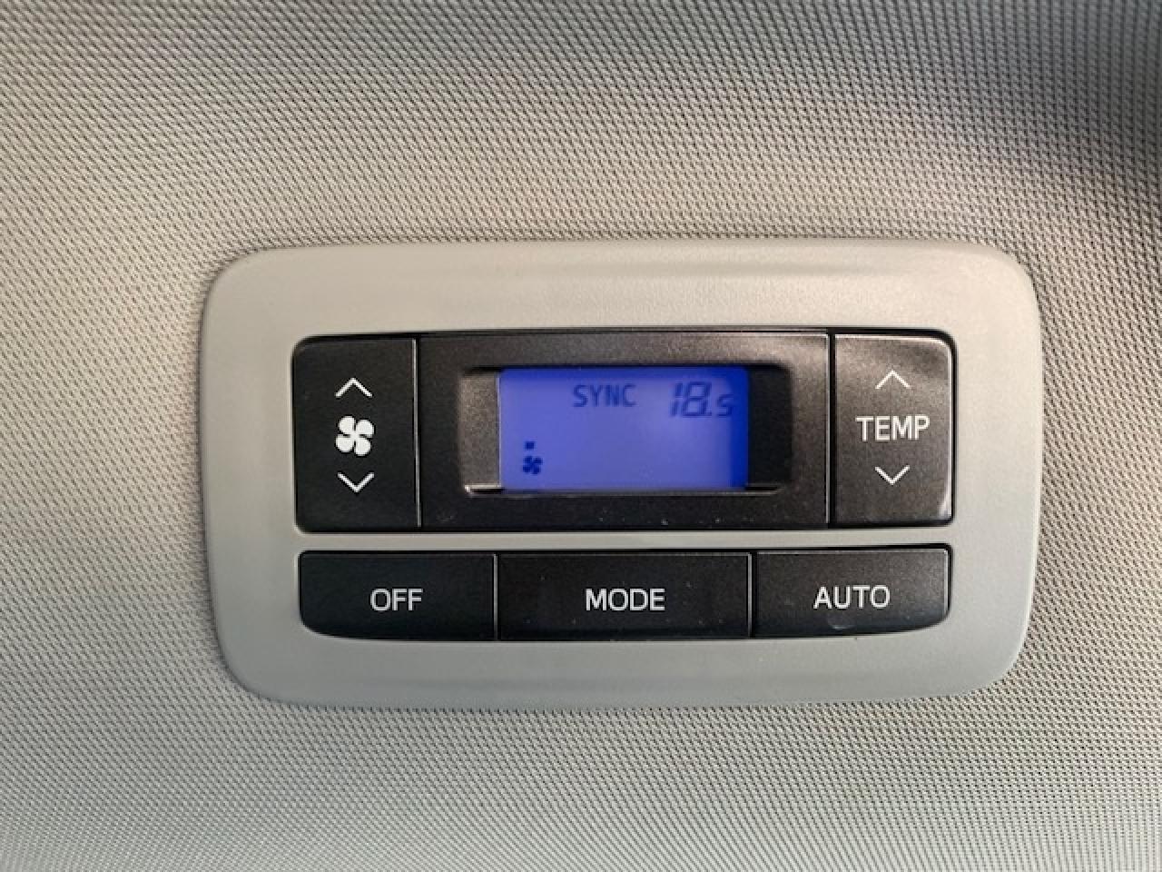 2015 Toyota Sienna LE Photo