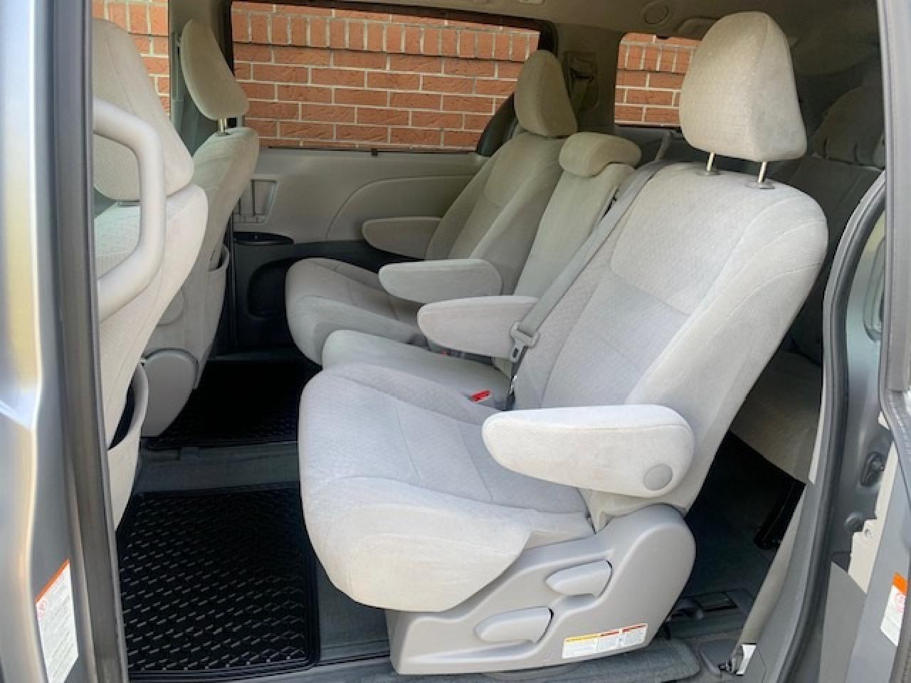 2015 Toyota Sienna LE Photo