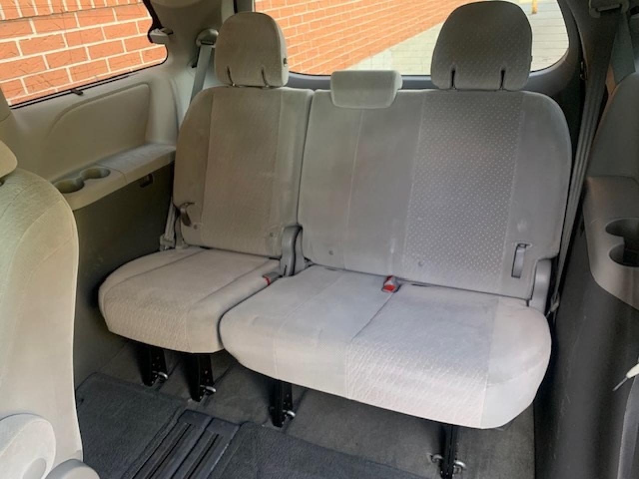 2015 Toyota Sienna LE Photo