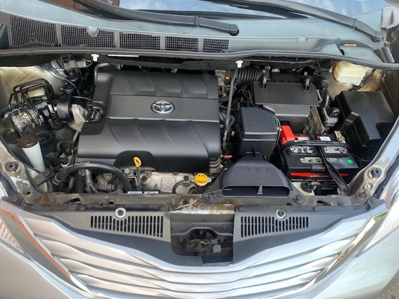 2015 Toyota Sienna LE Photo