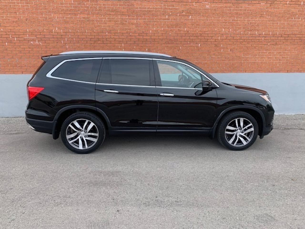 2017 Honda Pilot Touring AWD Photo4