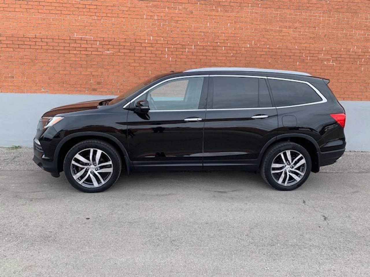 2017 Honda Pilot Touring AWD Photo1
