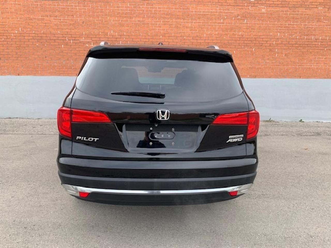 2017 Honda Pilot Touring AWD Photo