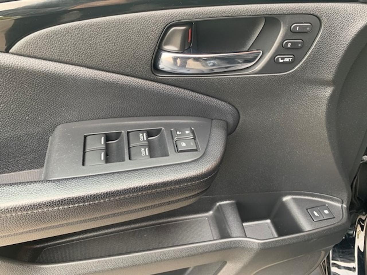 2017 Honda Pilot Touring AWD Photo