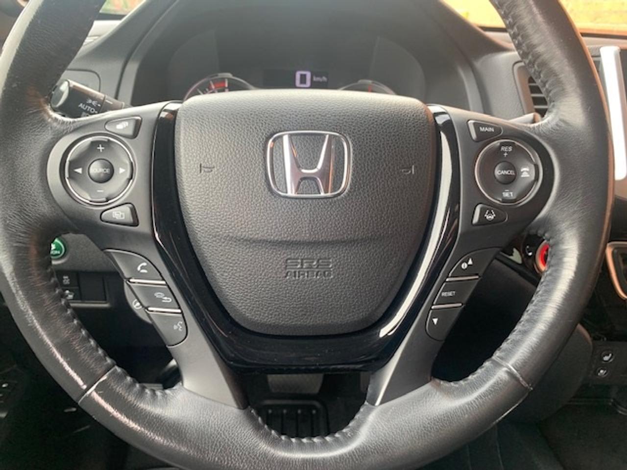 2017 Honda Pilot Touring AWD Photo