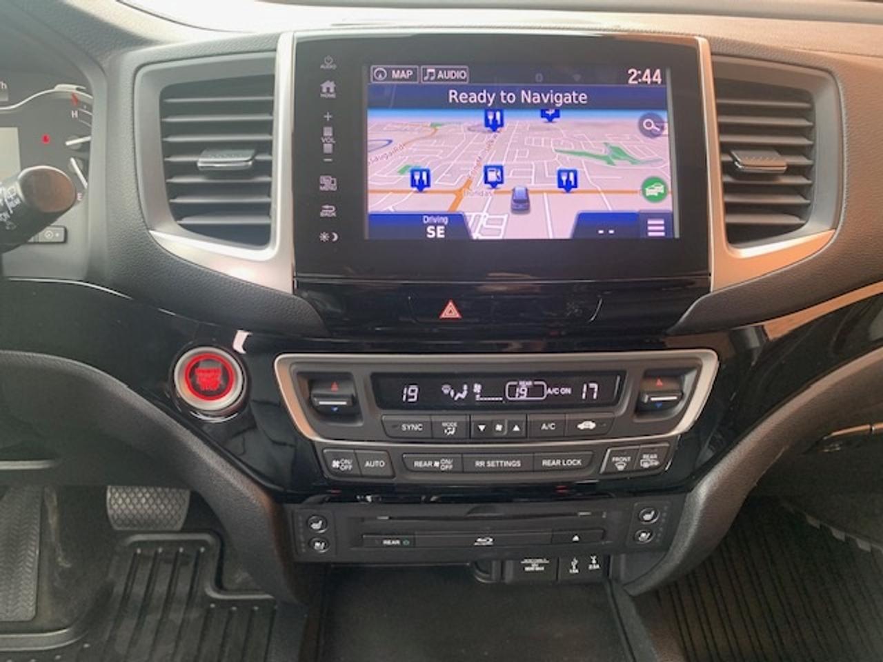 2017 Honda Pilot Touring AWD Photo