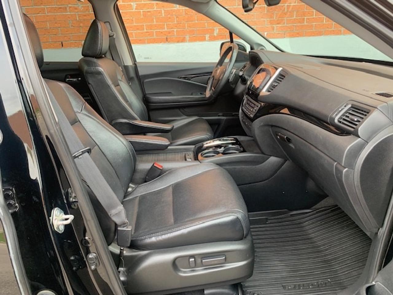 2017 Honda Pilot Touring AWD Photo