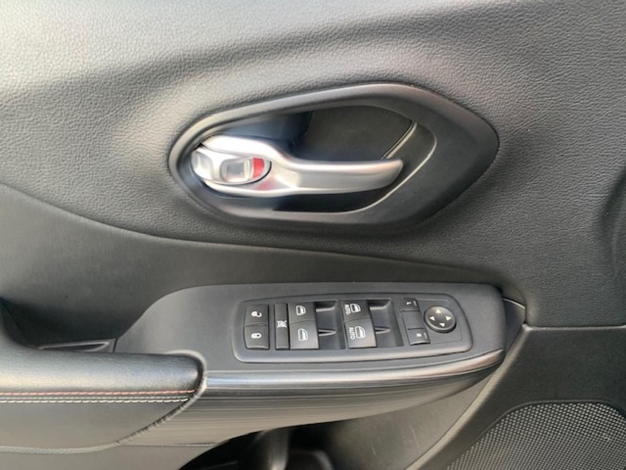 2016 Jeep Cherokee LATITUDE 4X4 V6 Photo