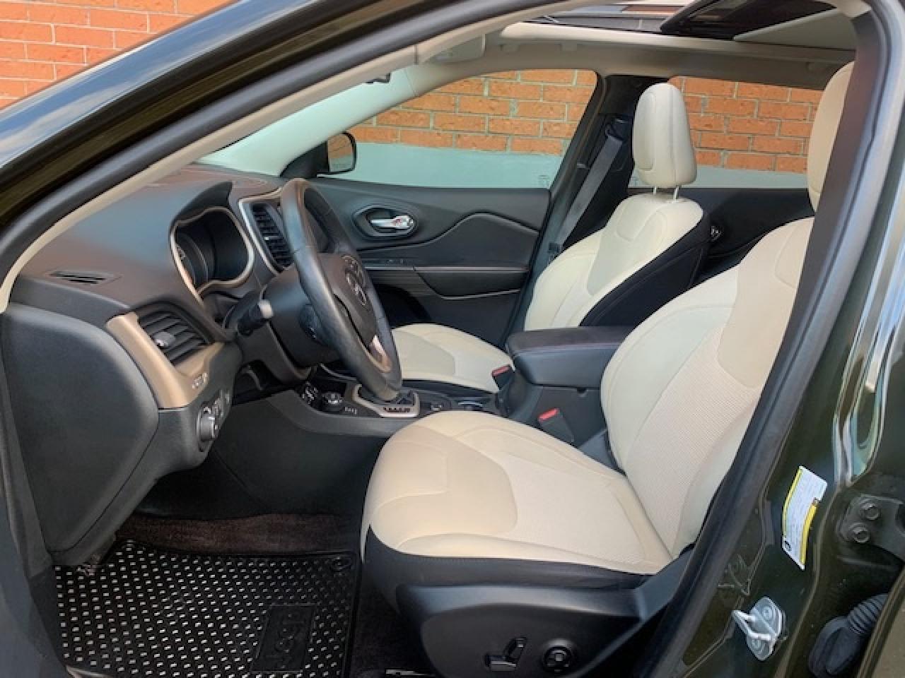 2016 Jeep Cherokee LATITUDE 4X4 V6 Photo