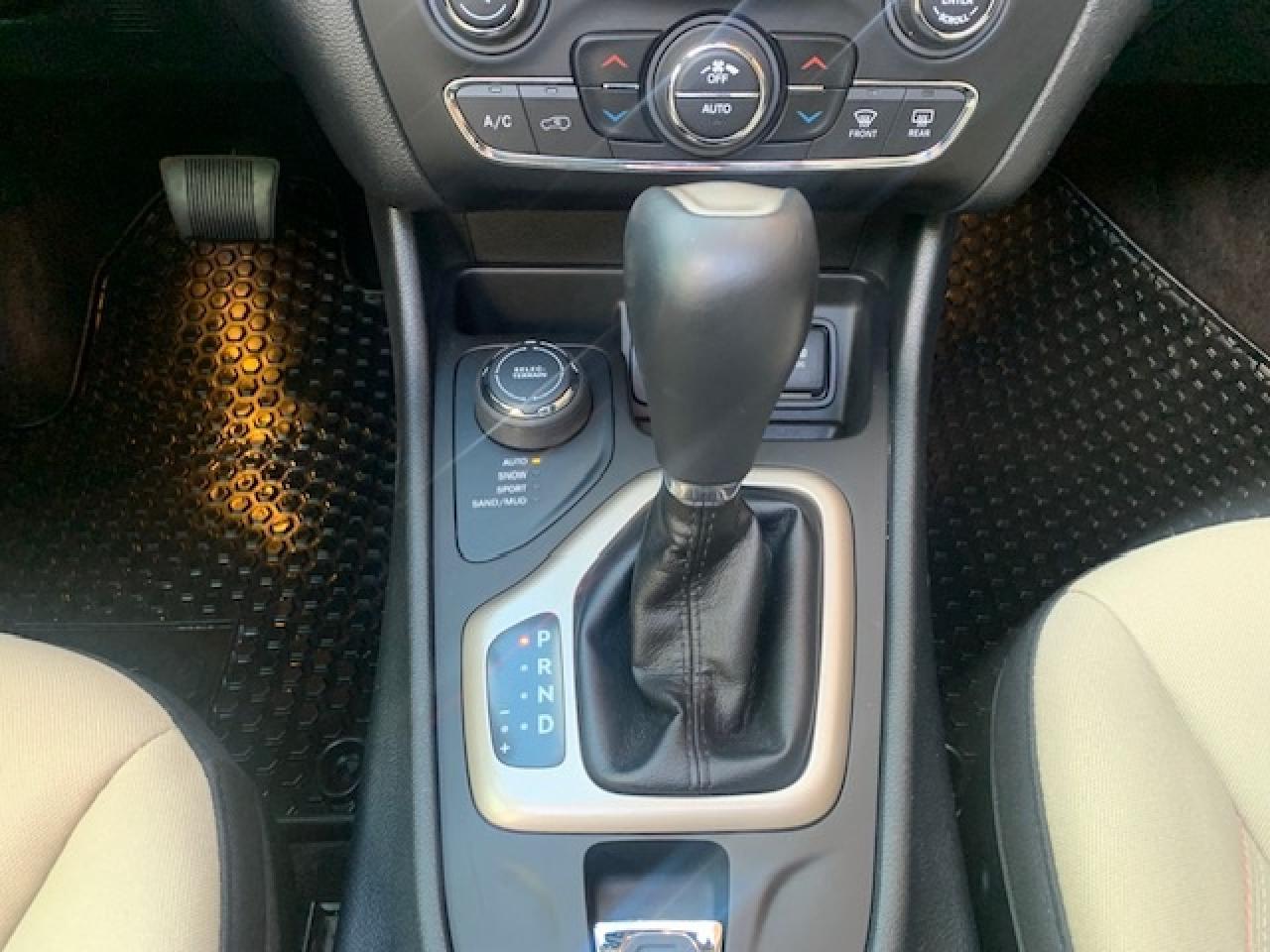 2016 Jeep Cherokee LATITUDE 4X4 V6 Photo