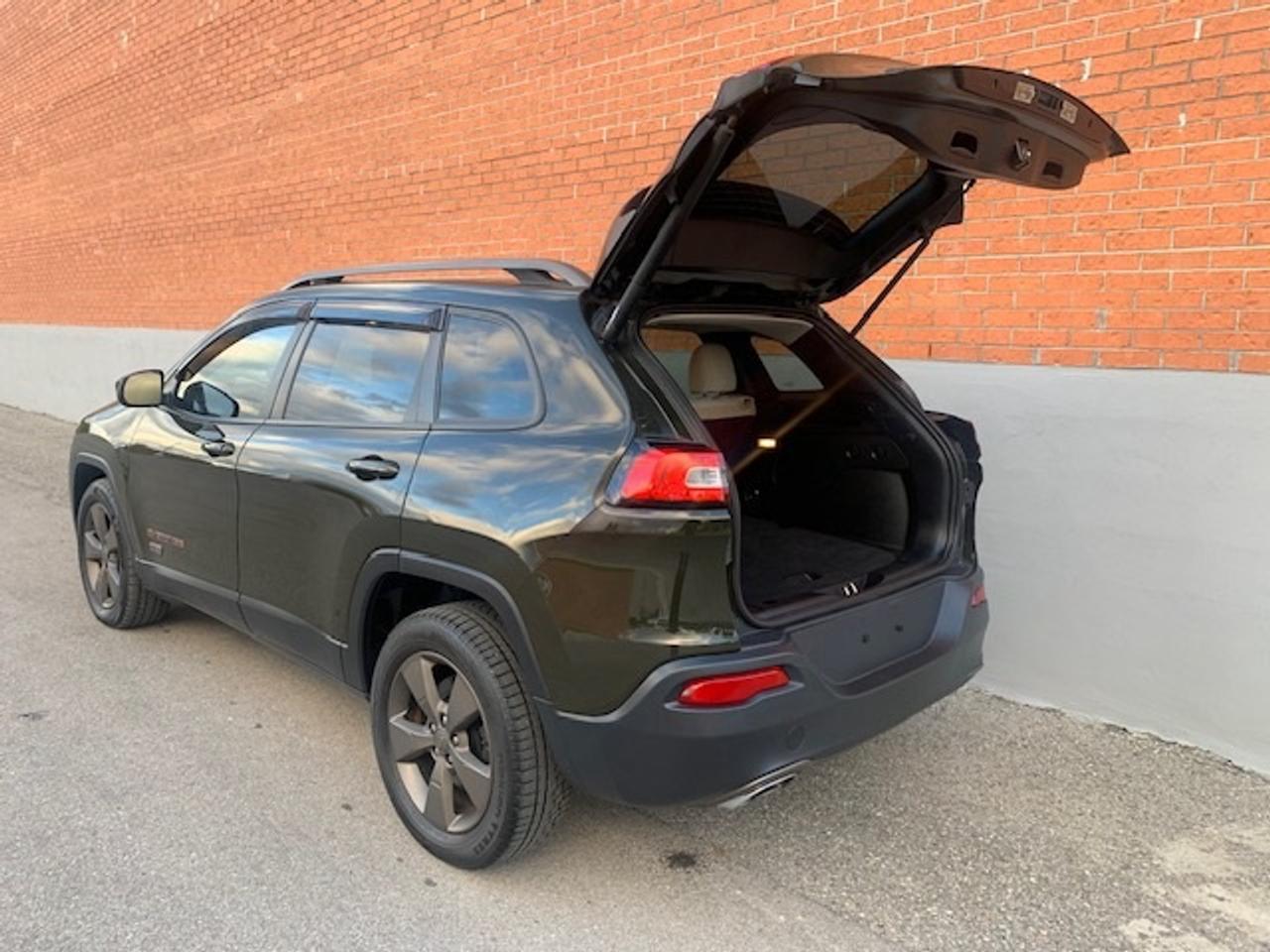 2016 Jeep Cherokee LATITUDE 4X4 V6 Photo
