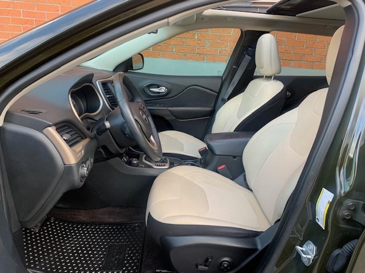 2016 Jeep Cherokee LATITUDE 4X4 V6 Photo