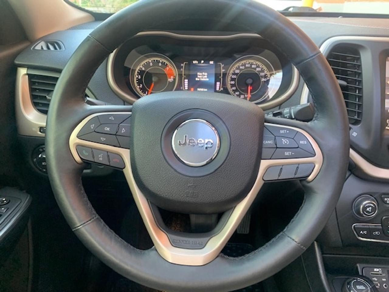 2016 Jeep Cherokee LATITUDE 4X4 V6 Photo