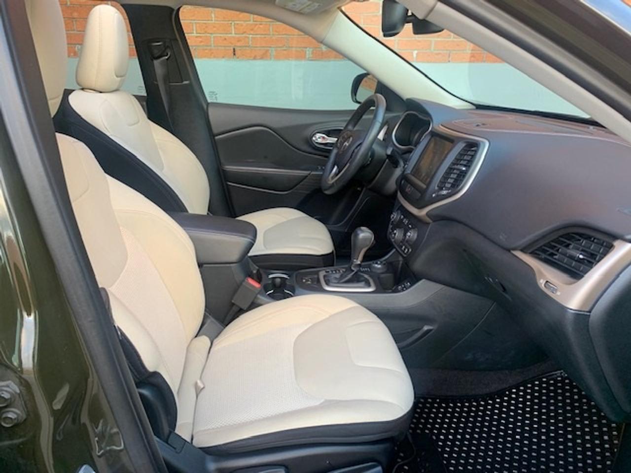 2016 Jeep Cherokee LATITUDE 4X4 V6 Photo