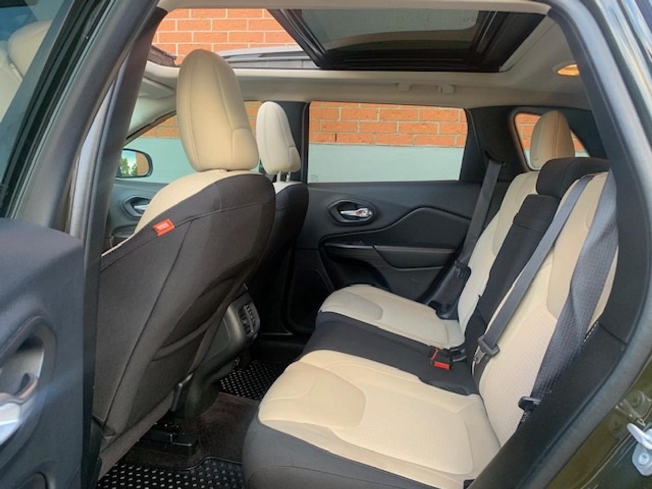 2016 Jeep Cherokee LATITUDE 4X4 V6 Photo