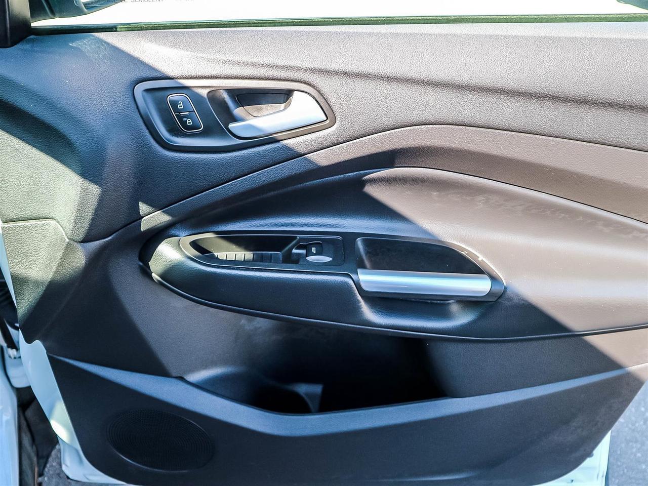 2018 Ford Escape SE,AWD,REAR CAM,BLUETOOTH,ALLOYS,H SEATS,NO ACCIDENT Photo