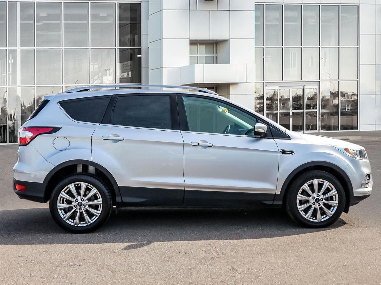 2017 Ford Escape TITANIUM AWD,NAVI,LEATHER,PANO ROOF,ALLOYS,ONE OWNER Photo3