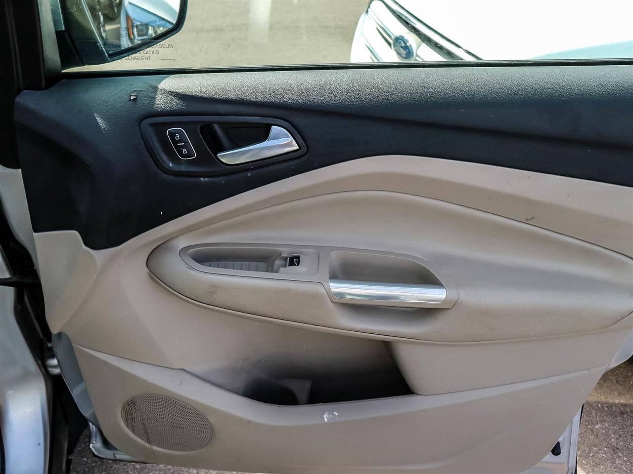 2017 Ford Escape TITANIUM AWD,NAVI,LEATHER,PANO ROOF,ALLOYS,ONE OWNER Photo