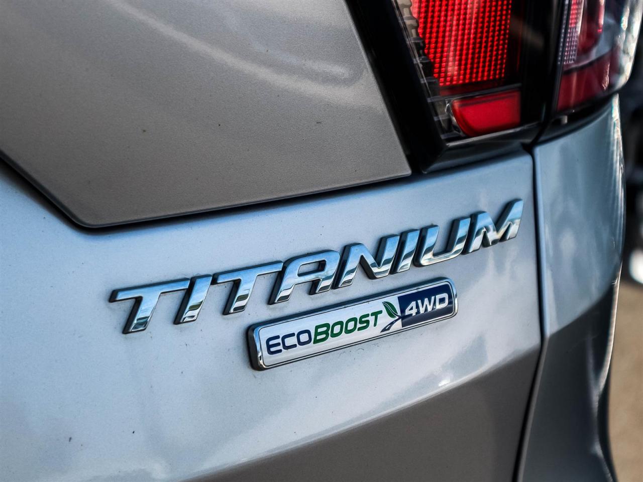 2017 Ford Escape TITANIUM AWD,NAVI,LEATHER,PANO ROOF,ALLOYS,ONE OWNER Photo