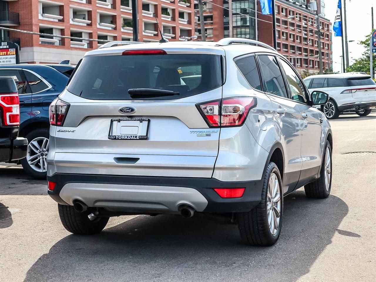 2017 Ford Escape TITANIUM AWD,NAVI,LEATHER,PANO ROOF,ALLOYS,ONE OWNER Photo4
