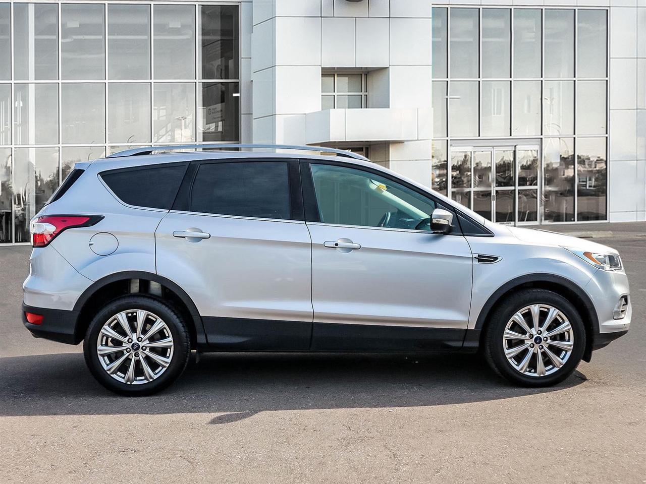 2017 Ford Escape TITANIUM AWD,NAVI,LEATHER,PANO ROOF,ALLOYS,ONE OWNER Photo3