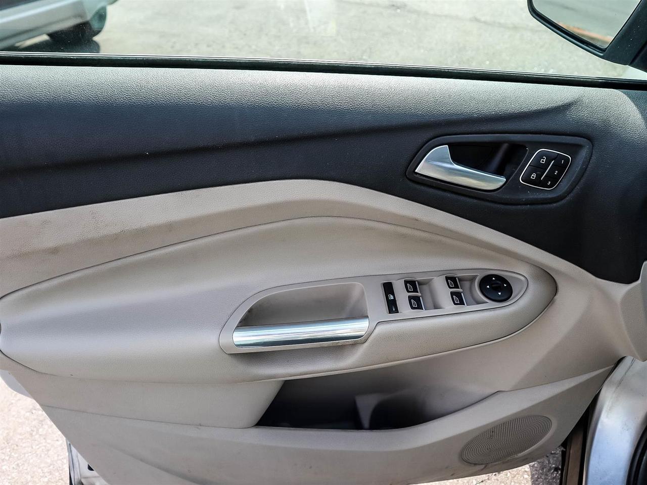 2017 Ford Escape TITANIUM AWD,NAVI,LEATHER,PANO ROOF,ALLOYS,ONE OWNER Photo