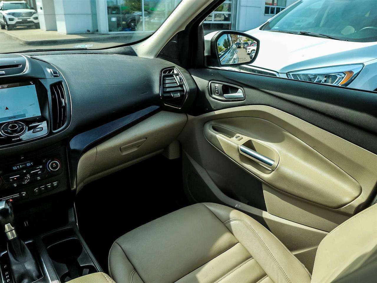 2017 Ford Escape TITANIUM AWD,NAVI,LEATHER,PANO ROOF,ALLOYS,ONE OWNER Photo