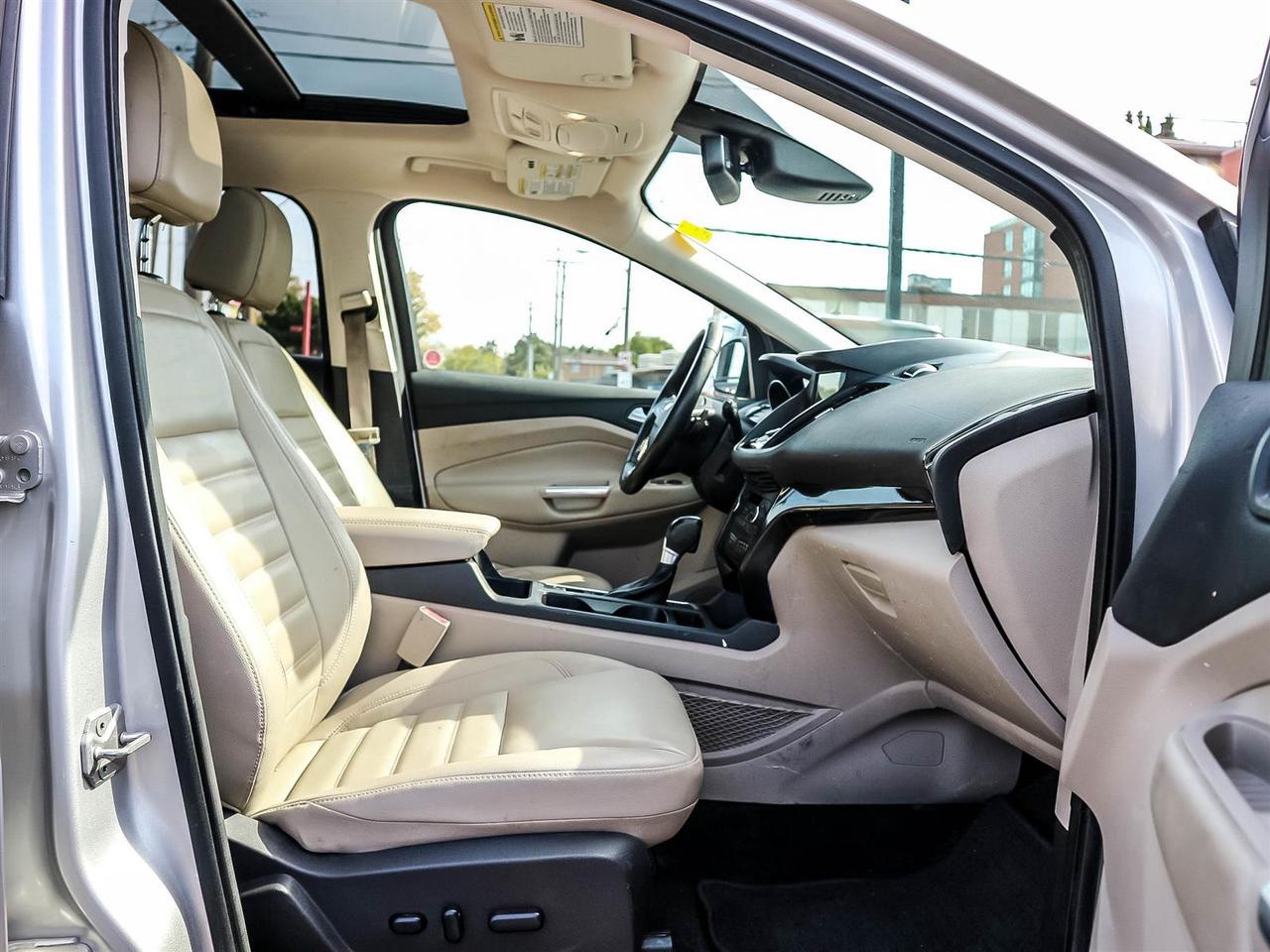 2017 Ford Escape TITANIUM AWD,NAVI,LEATHER,PANO ROOF,ALLOYS,ONE OWNER Photo