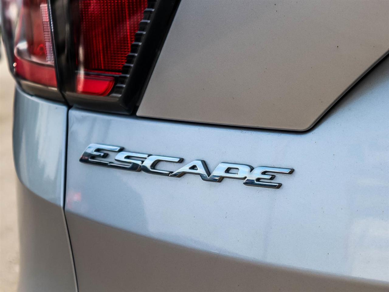 2017 Ford Escape TITANIUM AWD,NAVI,LEATHER,PANO ROOF,ALLOYS,ONE OWNER Photo