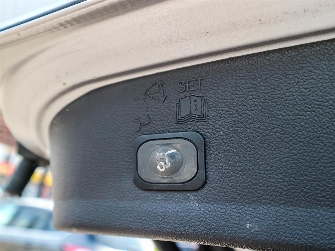 2017 Ford Escape TITANIUM AWD,NAVI,LEATHER,PANO ROOF,ALLOYS,ONE OWNER Photo