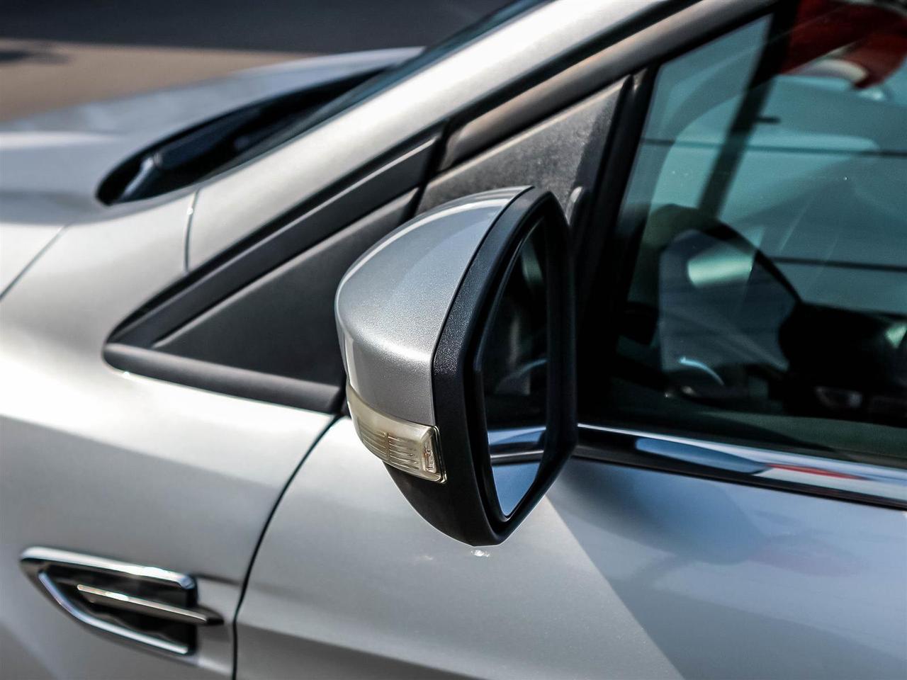 2017 Ford Escape TITANIUM AWD,NAVI,LEATHER,PANO ROOF,ALLOYS,ONE OWNER Photo