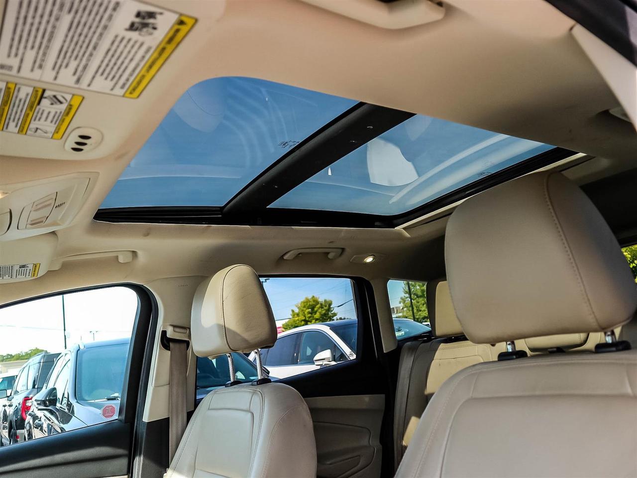 2017 Ford Escape TITANIUM AWD,NAVI,LEATHER,PANO ROOF,ALLOYS,ONE OWNER Photo