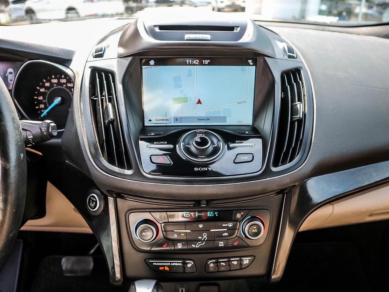 2017 Ford Escape TITANIUM AWD,NAVI,LEATHER,PANO ROOF,ALLOYS,ONE OWNER Photo