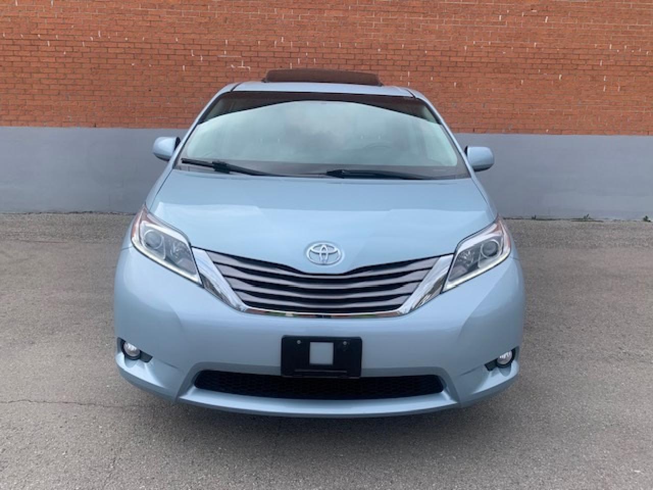 2015 Toyota Sienna XLE AWD Photo