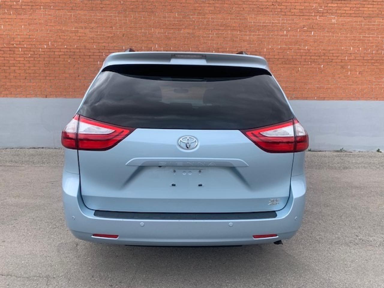 2015 Toyota Sienna XLE AWD Photo