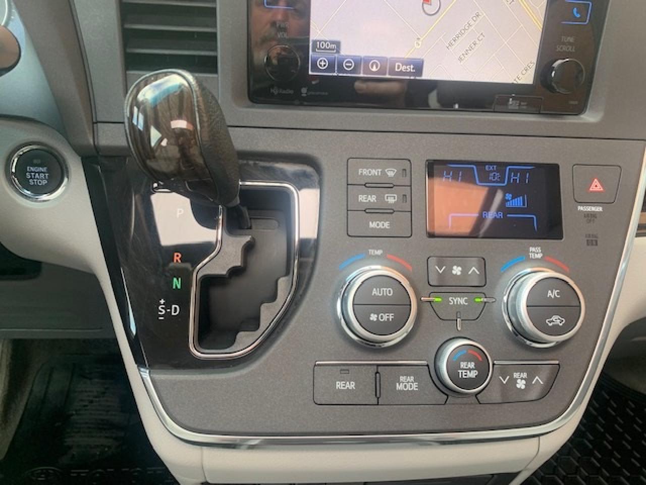 2015 Toyota Sienna XLE AWD Photo