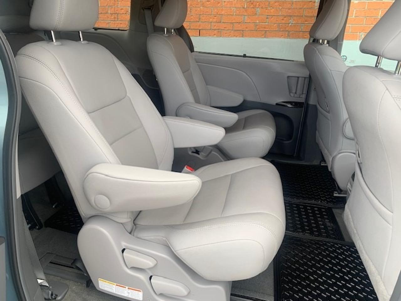 2015 Toyota Sienna XLE AWD Photo