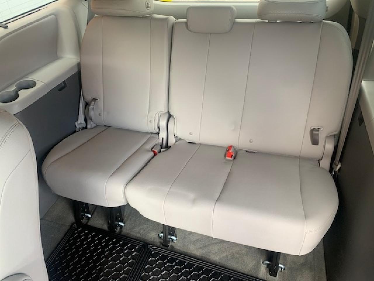 2015 Toyota Sienna XLE AWD Photo