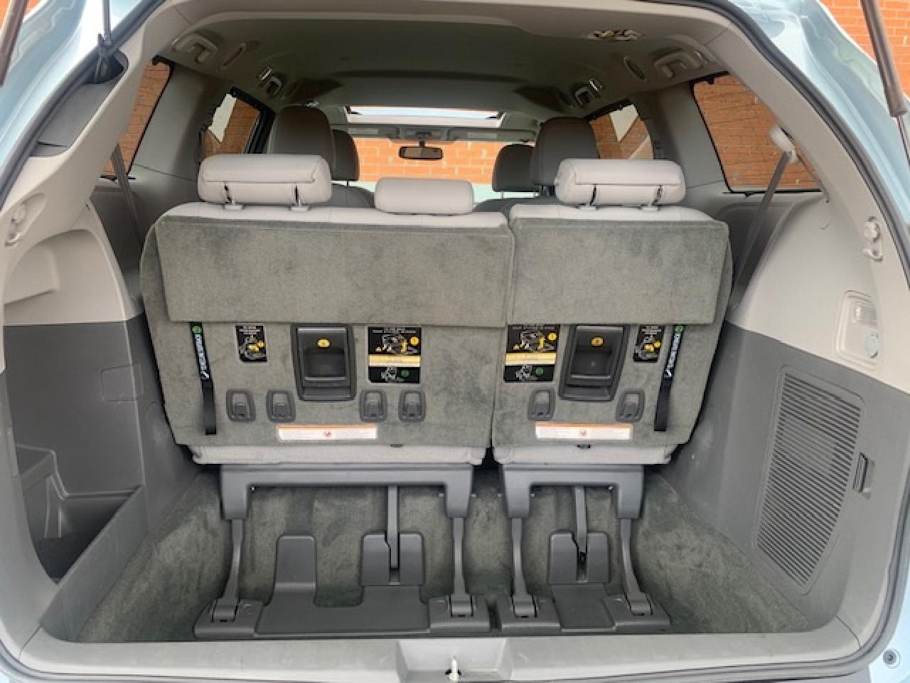 2015 Toyota Sienna XLE AWD Photo