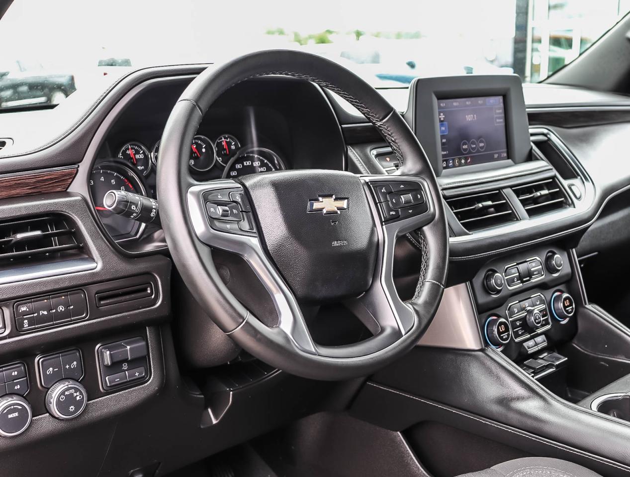 2023 Chevrolet Suburban LS Photo