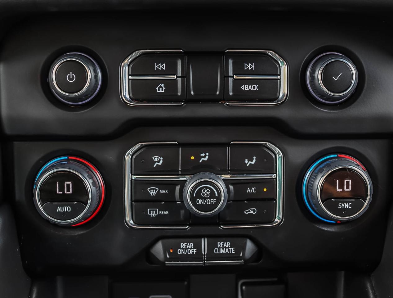 2023 Chevrolet Suburban LS Photo